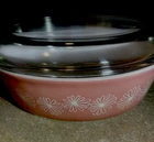 Pink Daisy Pyrex #043 Casserole Dish with Lid #943C  1  1/2 qt Exc Cond Vtg
