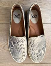 Sofft Women  s Slip-On Flat Snakeskin Print Leather Beige/Gray US 8.5 M