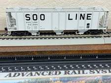 SOO LINE BLACK LETTER PS2 3-BAY 2893 cu ft COVERED HOPPER HO SCALE GOLD Line NEW
