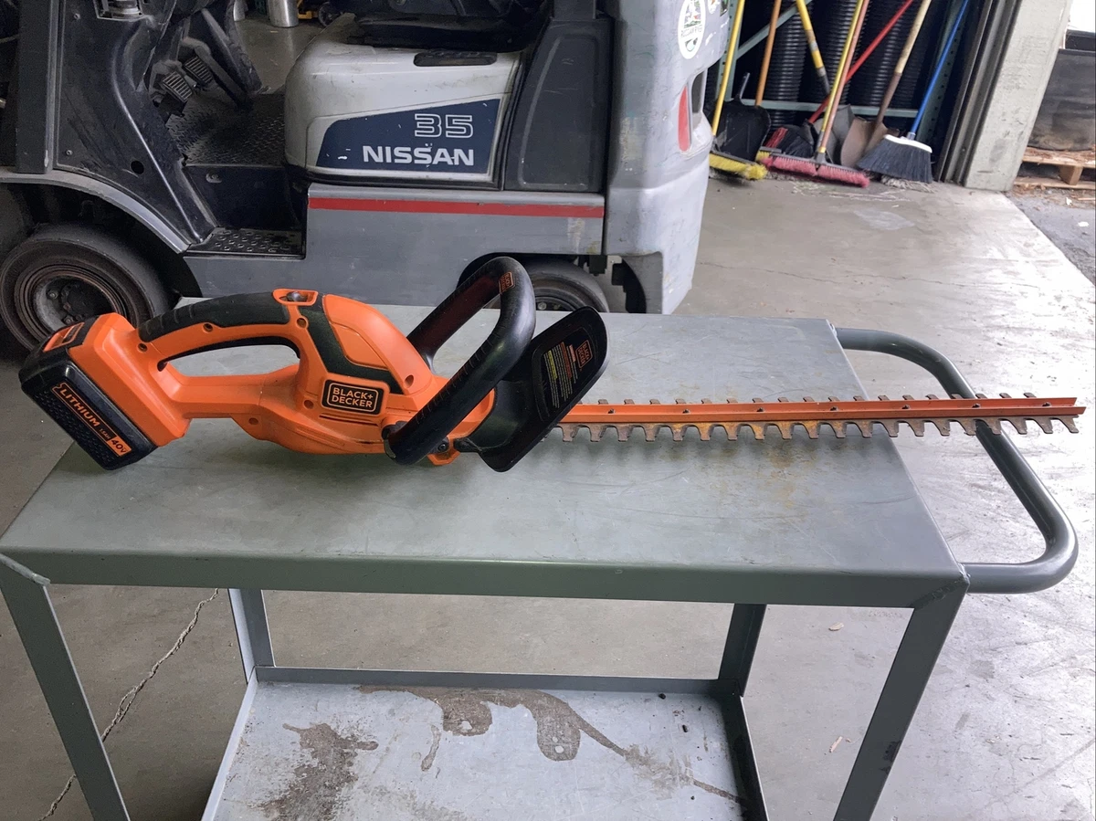 Black & Decker 24 In. 40V Lithium Ion Cordless Hedge Trimmer