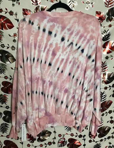 YOUNG FASHIONABLE AND BROKE LADIES SWEATER SIZE L - Picture 2 of 3