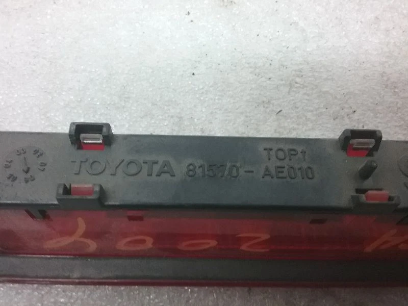 Tercera luz de freno Toyota Sienna S-75M 2004 Foto 4 de 4