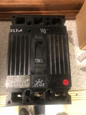 GE 3 AMP 3 POLE 600 VOLT TEC36003 BREAKER NO LUGS SMALL CHIP