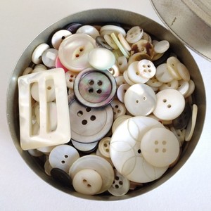 Over ½ Lb Lot Vtg Mother of Pearl MOP Shell Buttons Sewing Craft Stash CLEAN