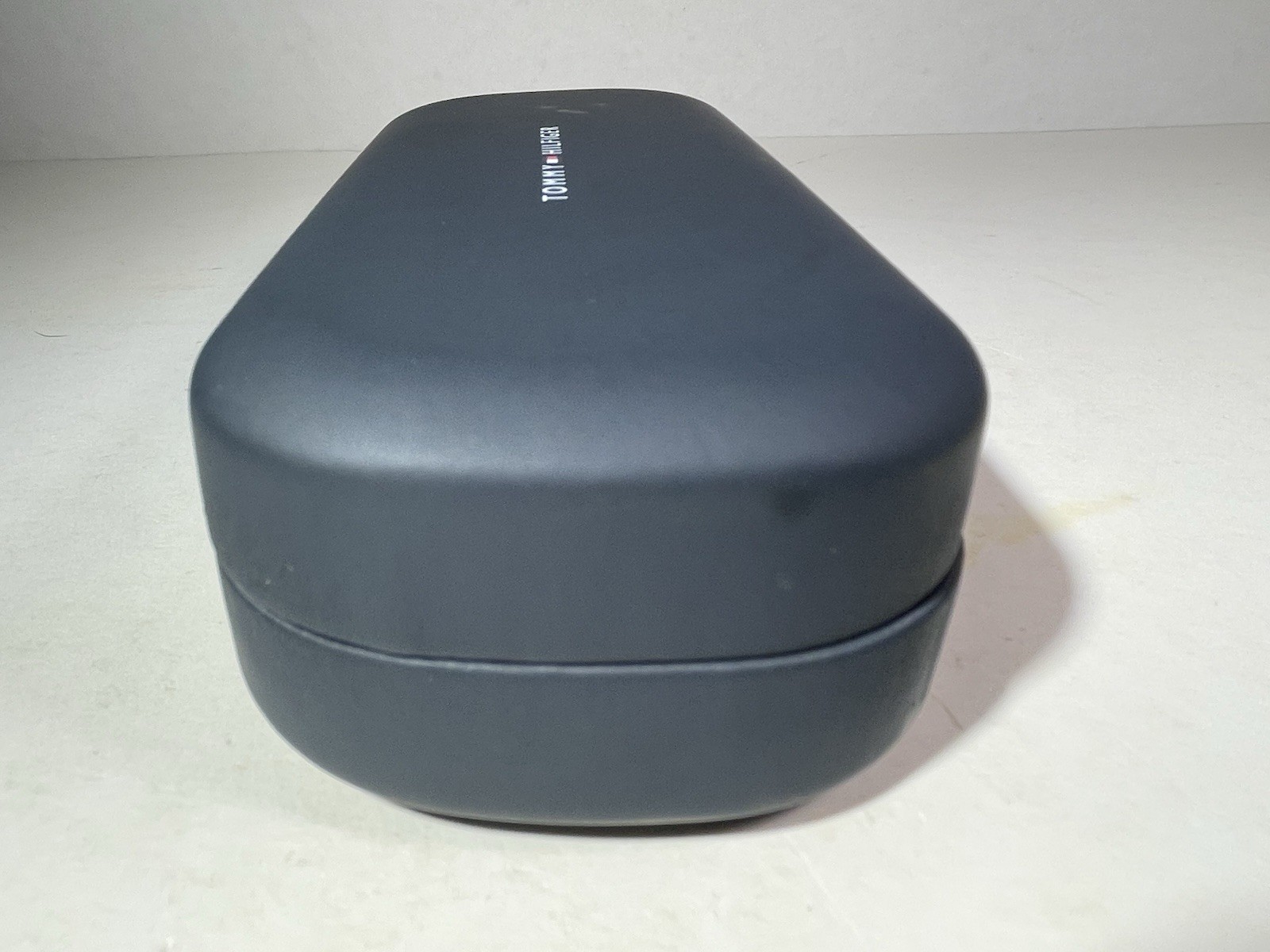 Tommy Hilfiger Eyeglasses/Sunglasses Hard Clamshell Case - Navy Blue w/cloth thumbnail 7