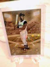 Top 10 Roberto Clemente Baseball Cards 29