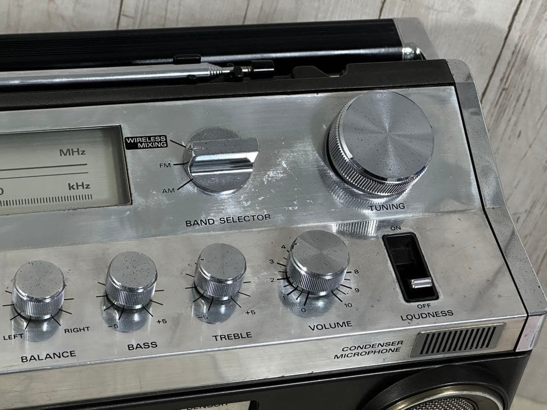 HITACHI TRK-8180 Boombox Cassette Player Radio Maintained Working