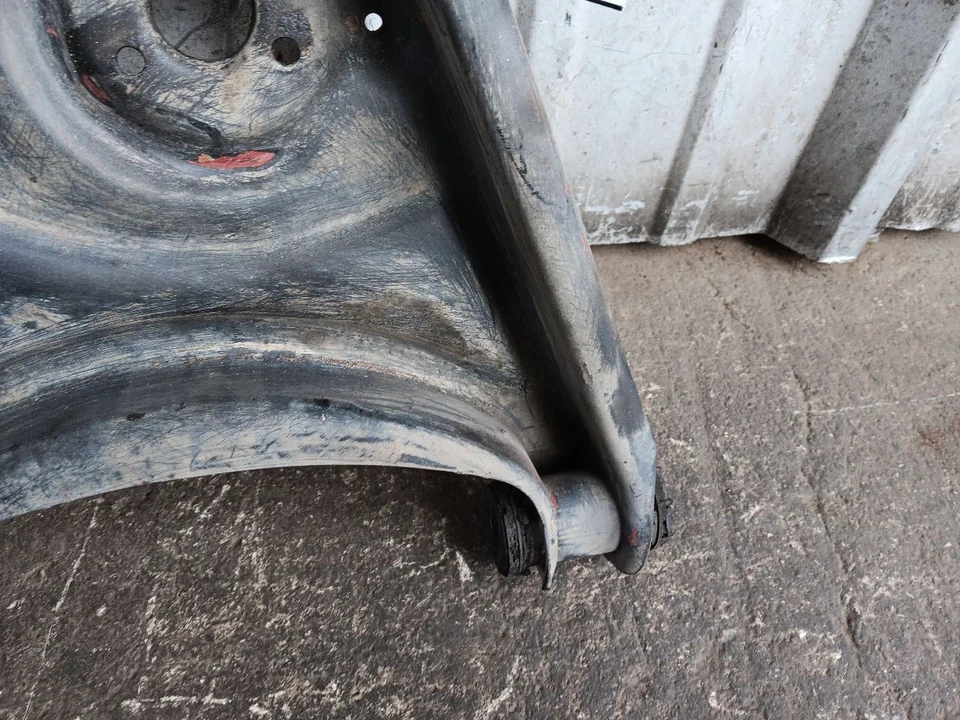 Оригинальная правая передняя нижняя подвеска рычага управления 1986-1989 Mercedes R107 560SL  - Изображение 2 из 4