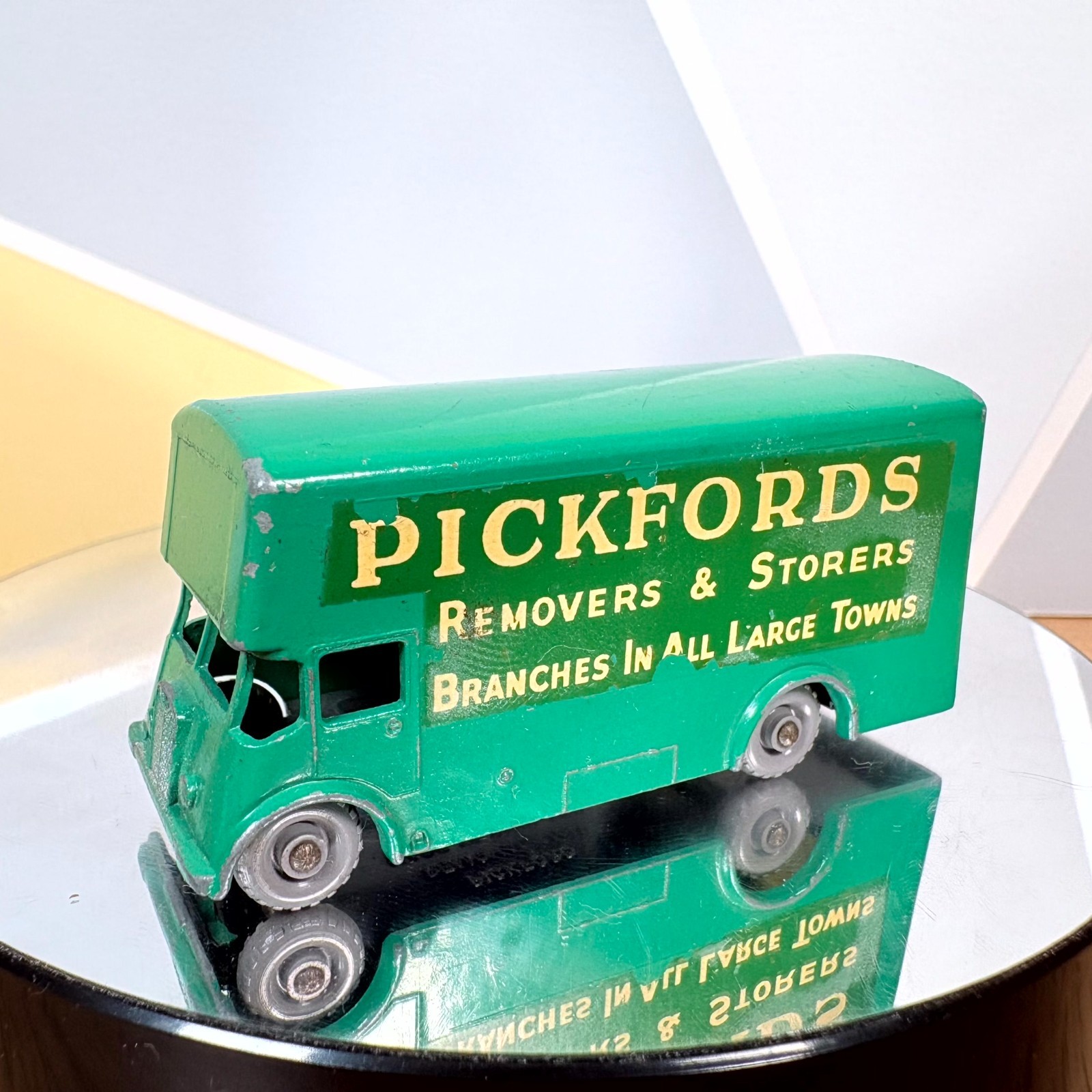 Matchbox 46b, Pickford removal Van - Free Price Guide & Review