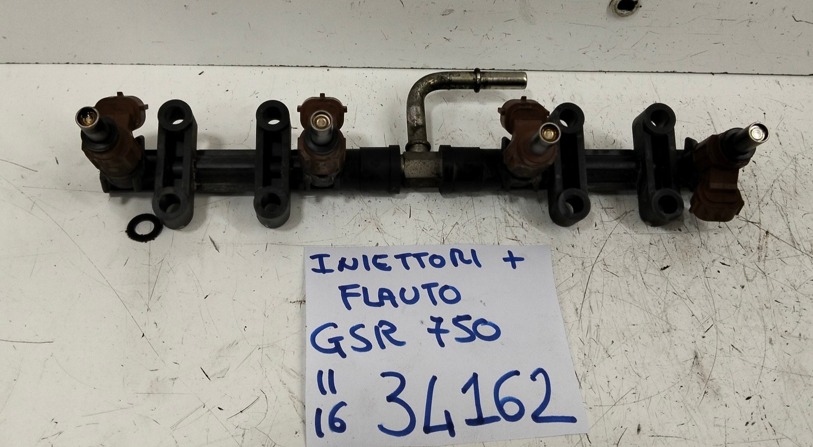 INIETTORI + FLAUTO SUPPORTO SUZUKI GSR 750 2011 2012 2013 2014 2015 2016 VEDI📷