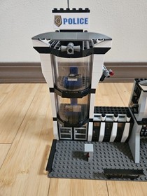 LEGO&reg; World City 7035 Police HQ 99% Complete PLEASE READ!