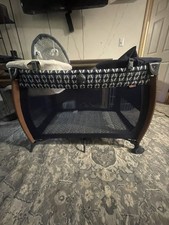 Monbebe Flex Deluxe Play Yard w/ Bassinet Changing Table, Black/Gray