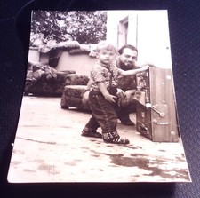Altes Foto Kind, Junge,kleiner Zocker Spielautomat, einarmiger Bandit 1958 (4)