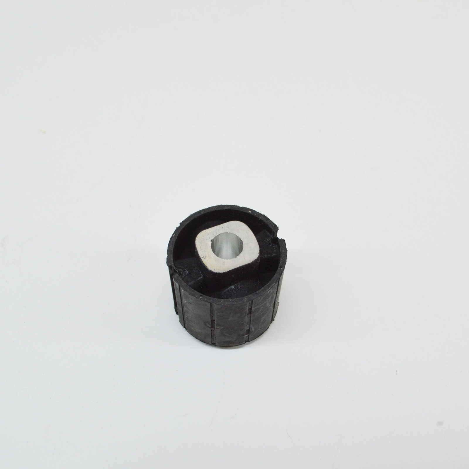 NEW BMW E38 E39 E52 ROADSTER IDLER ARM BUSHING FRONT 1090389 
