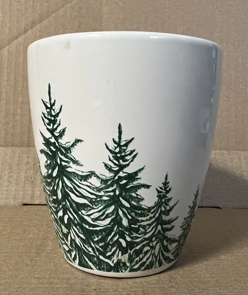 Taza de café de porcelana de pinos de hoja perenne de hoja perenne de Navidad Royal Norfolk Foto 2 de 4