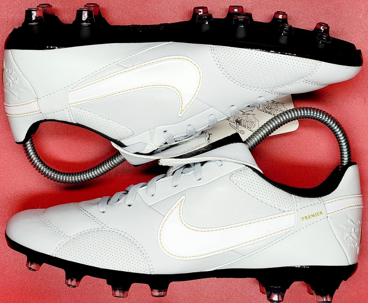 ナイキ プレミア 3FG Amazon.com | Nike Premier 3 FG Low-Top Soccer Cleats (HM0265