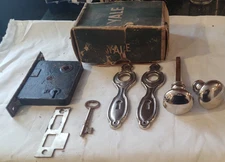 Vintage Antique NOS Yale Door Lock Complete Set Small Knobs Unusual Chrome