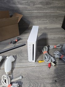 Nintendo Wii RVL-001 White Console Bundle w/Cables, Sensor & Controller [Tested]
