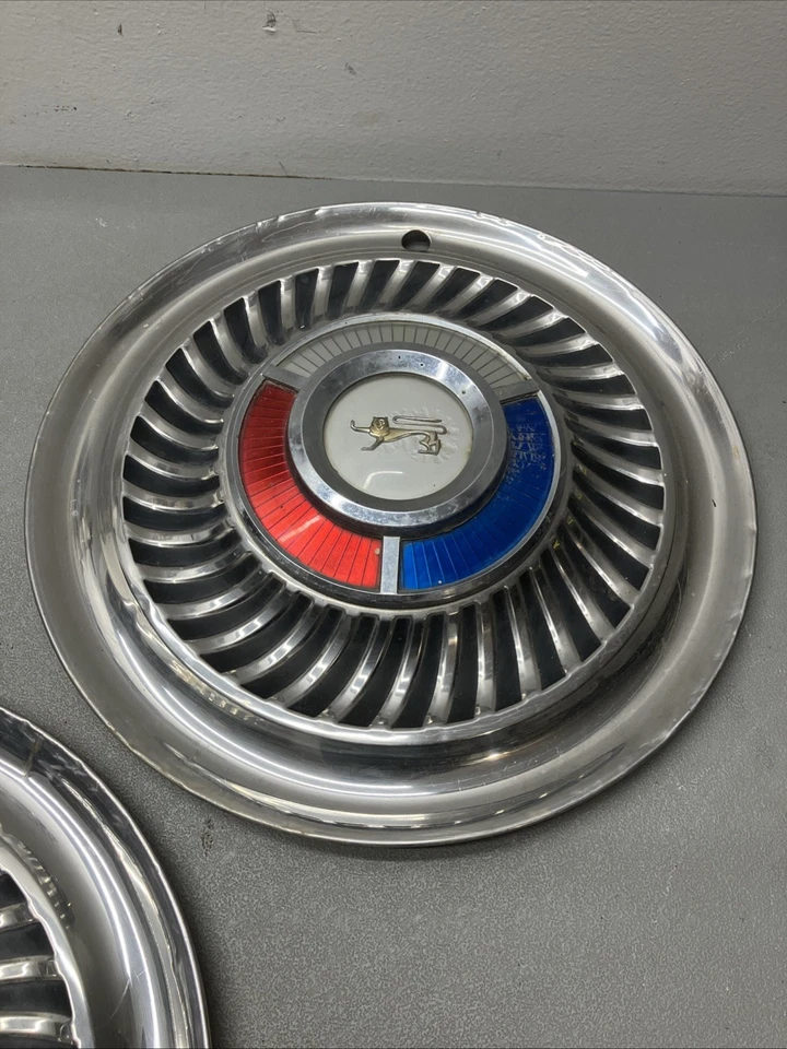 1959 1960 Ford Fairlane Thunderbird Sun Ray Emblem Hubcaps Wheel Cover Rare Pair - Image 3 of 4