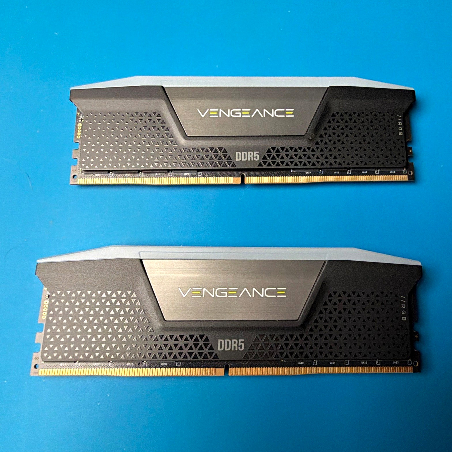 Corsair Vengeance 64GB (2x32GB) DDR5-6400 PC5-51200 DIMM 288-Pin
