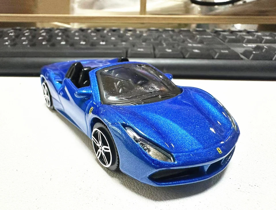 Bburago 1:43 Ferrari 488 Spider Diecast Metal Model Boy Toy Car New in Box - Image 2 of 4