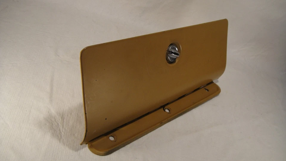 Chevrolet Nova 1975-1978 montaje de guantera OEM Foto 3 de 4