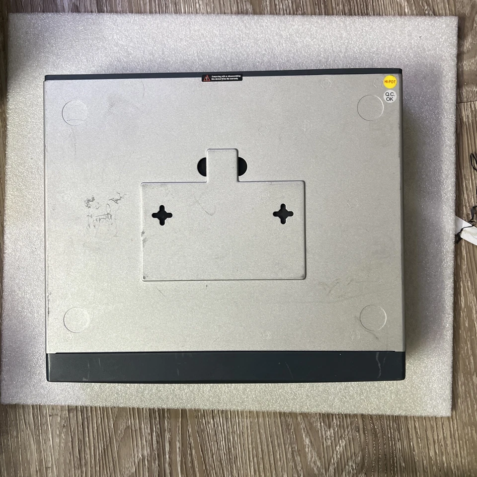 Linksys RV016 16-Port 10/100 VPN Router (B5) FREE SHIPPING SAME DAY - Image 4 of 4