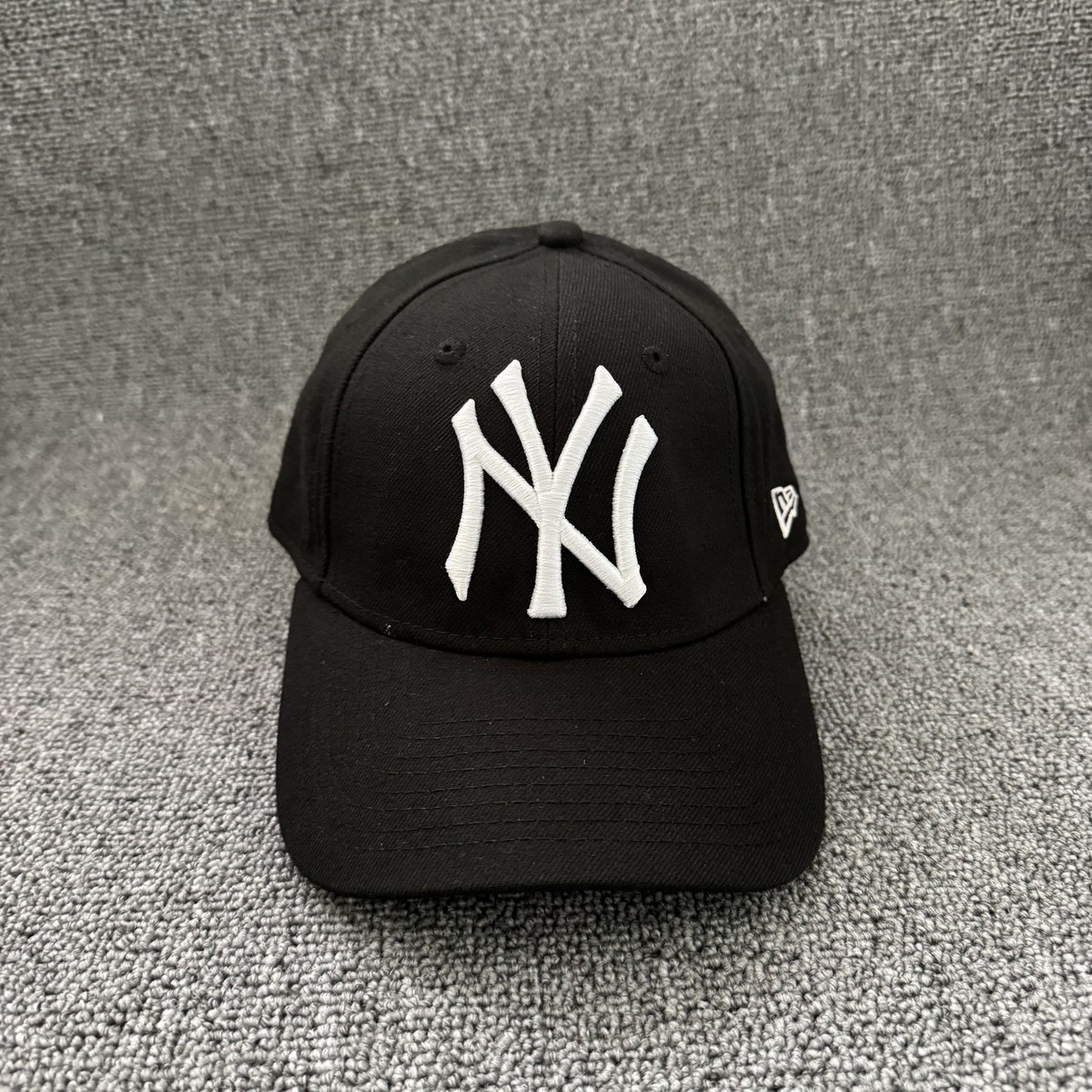 New Era New York Yankees Black White Strapback Cap Curved Brim