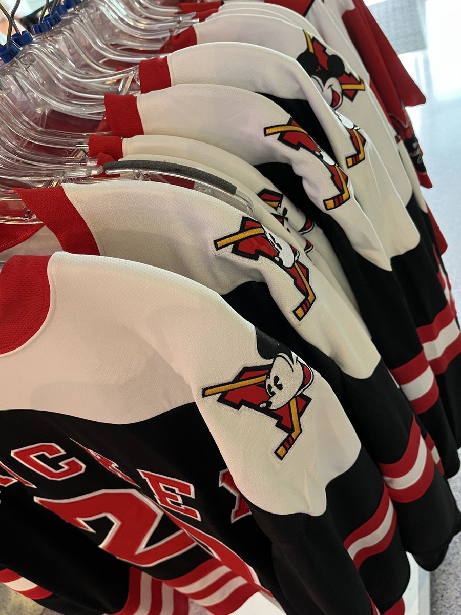 2025 Disney Mickey Mouse 28 Ice Hockey Jersey Adult Size 3XL - NEW