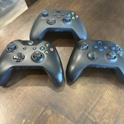 3 Xbox Wireless Controllers For Xbox Series X / S, Xbox One With Charger & Batts