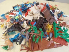Mixed Lot of Vintage Plastic Cowboys and Indians Toys Accessories 2.75+ Lbs