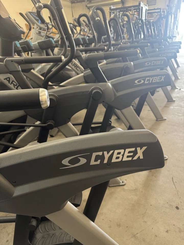 Cybex 771AT Arc Trainer corpo total/elíptico - Imagem 3 de 4