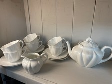 Shelley Dainty White 6 Place Tea Cups And Saucers With Teapot 272101
