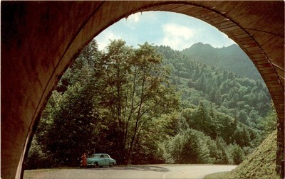 Chimney Tops, archway, tunnel, Loop-over, Transmountain Highway, Gatlin Postcard