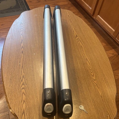 Thule 725 Flat Top 6 Ski Snowboard Carrier Roof Rack + Locks, Key