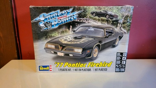 REVELL SMOKEY AND THE BANDIT '77 PONTIAC FIREBIRD MODEL KIT 1:25 RMX85-4027