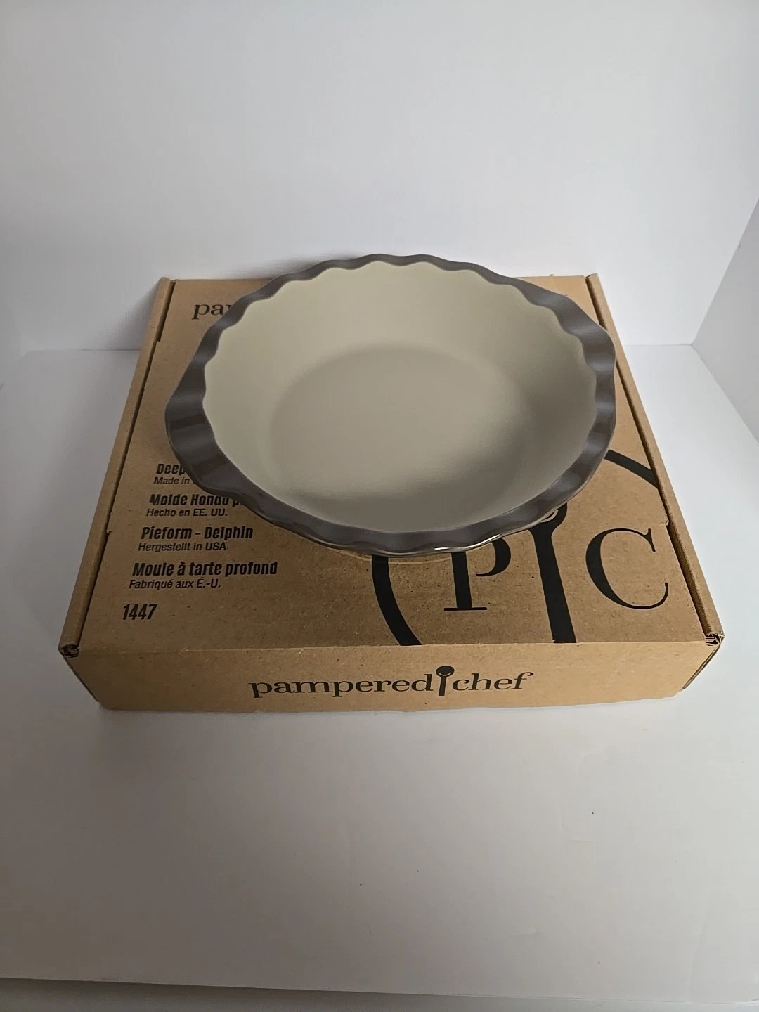 Pampered Chef 1447 Deep Dish Pie Plate Stone Gray New On Box
Opens in a new window or tab