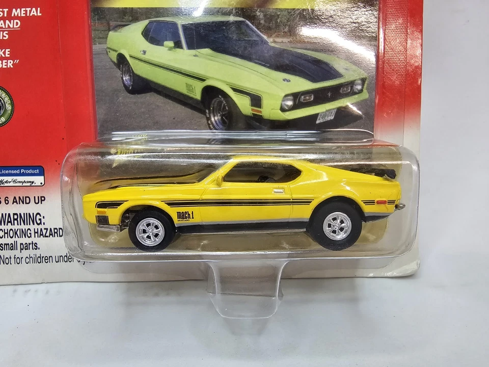 Johnny Lightning Classic Gold Collection 1971 Mustang Mach 1 Yellow - Image 2 of 4