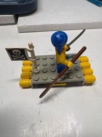 Vintage 1993 LEGO Pirates: Renegade Runner 6268 --- 98% Complete