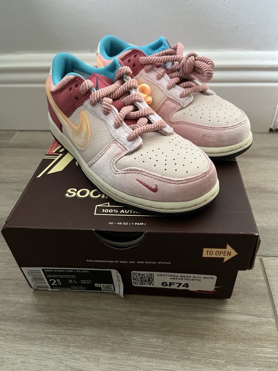 🌴🌴Nike x Social Status kids Dunk Strawberry Milk 3349 600 Size
