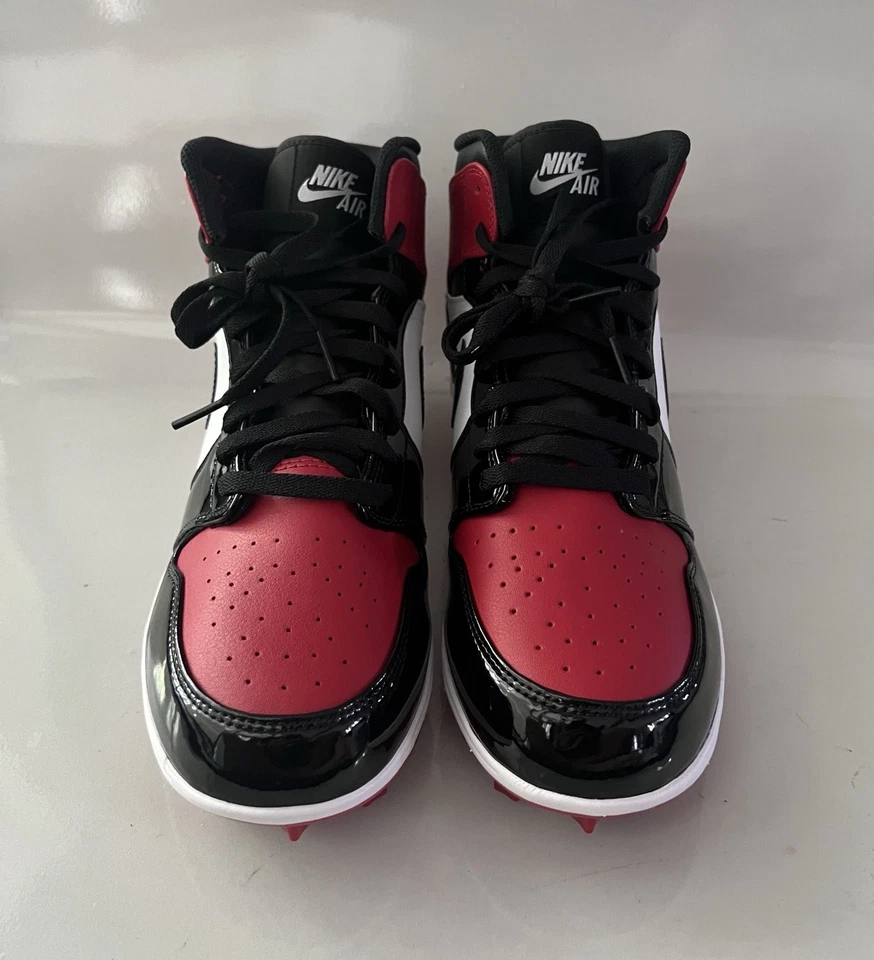 Air Jordan1 Mid TD 'Bred Toe 足球夹板红色黑色专利 FJ6805-601 尺码 11 — 第 2/4 张图片