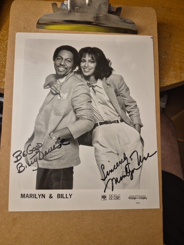 Signed Marilyn McCoo And Billy Davis 8x10 Photo