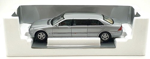 Sunstar 1/18 Scale 4114 - Mercedes Benz S Class Pullman Limousine Silver - Picture 4 of 5