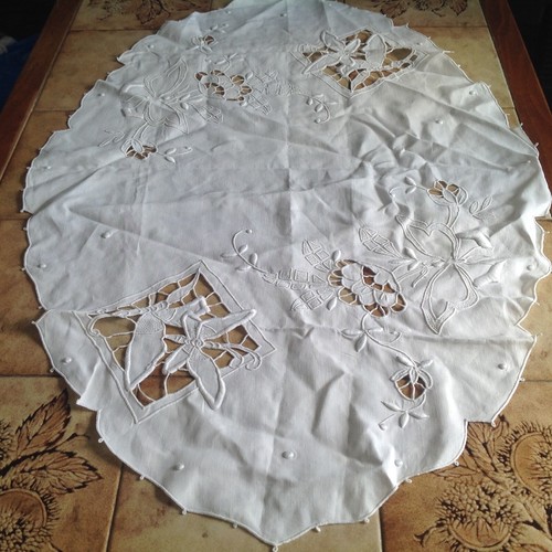 NAPPE CENTRE DE TABLE BRODÉE ( NPT04/02/8-20B ) - Photo 3/5