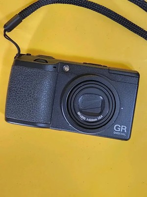 Ricoh GR Digital II GRD2 Black 10.0MP CCD Compact Digital Camera