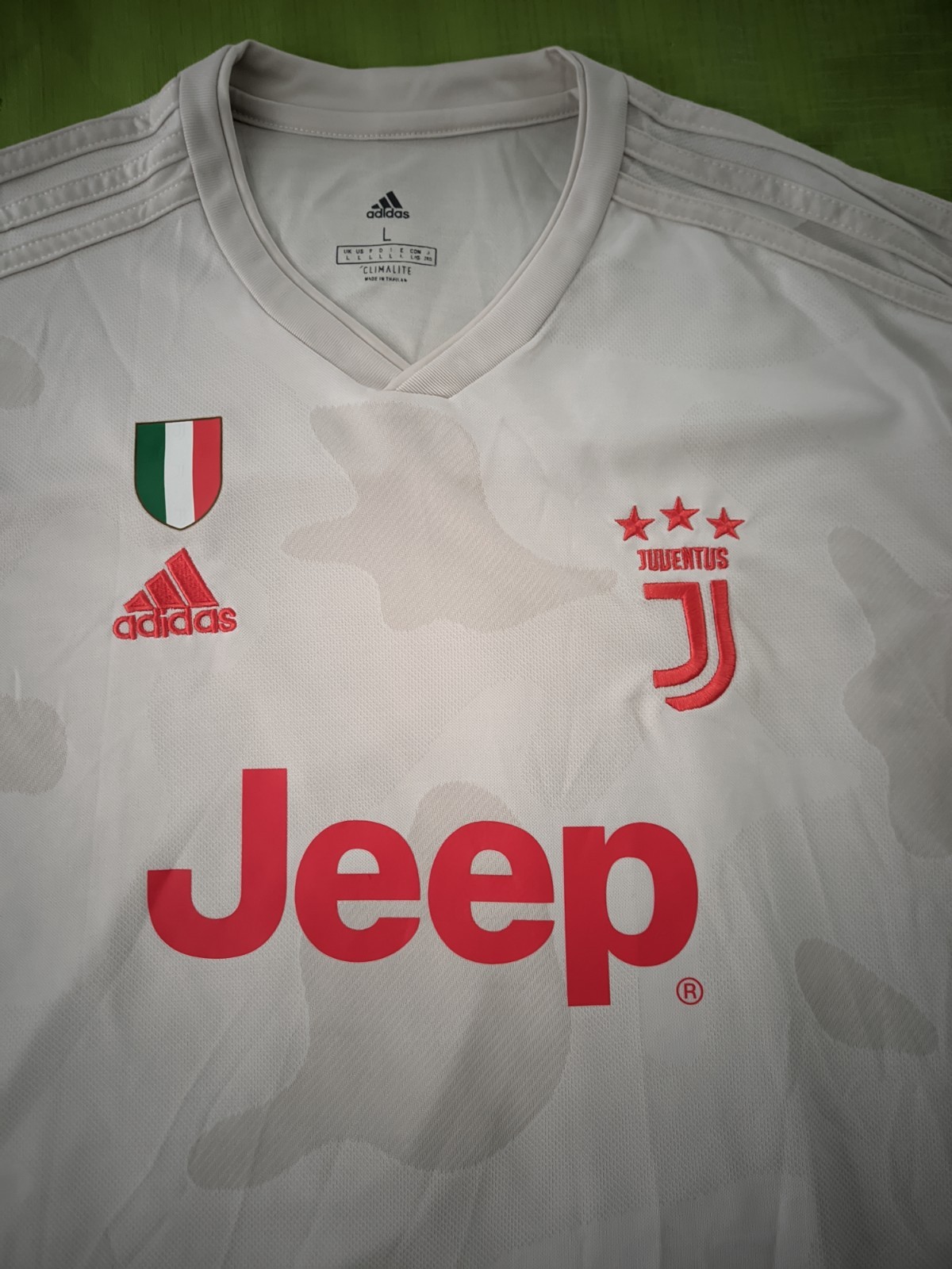 Juventus 19/20 Ronaldo Away Jersey Used Mens Size Large thumbnail 3