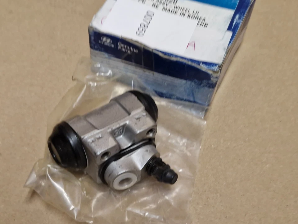 Hyundai Matrix FC Accent Mk2 Rear Wheel Cylinder Left 583302D020 Genuine NEW OEM - Image 3 of 4