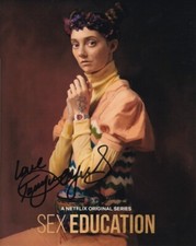 TANYA REYNOLDS signed Autogramm 20x25cm SEX EDUCATION in Person autograph COA