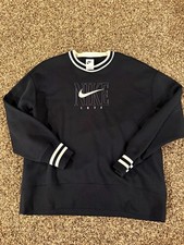 Nike Men s Black Graphic Print Logo Crew Neck Pullover Sweatshirt