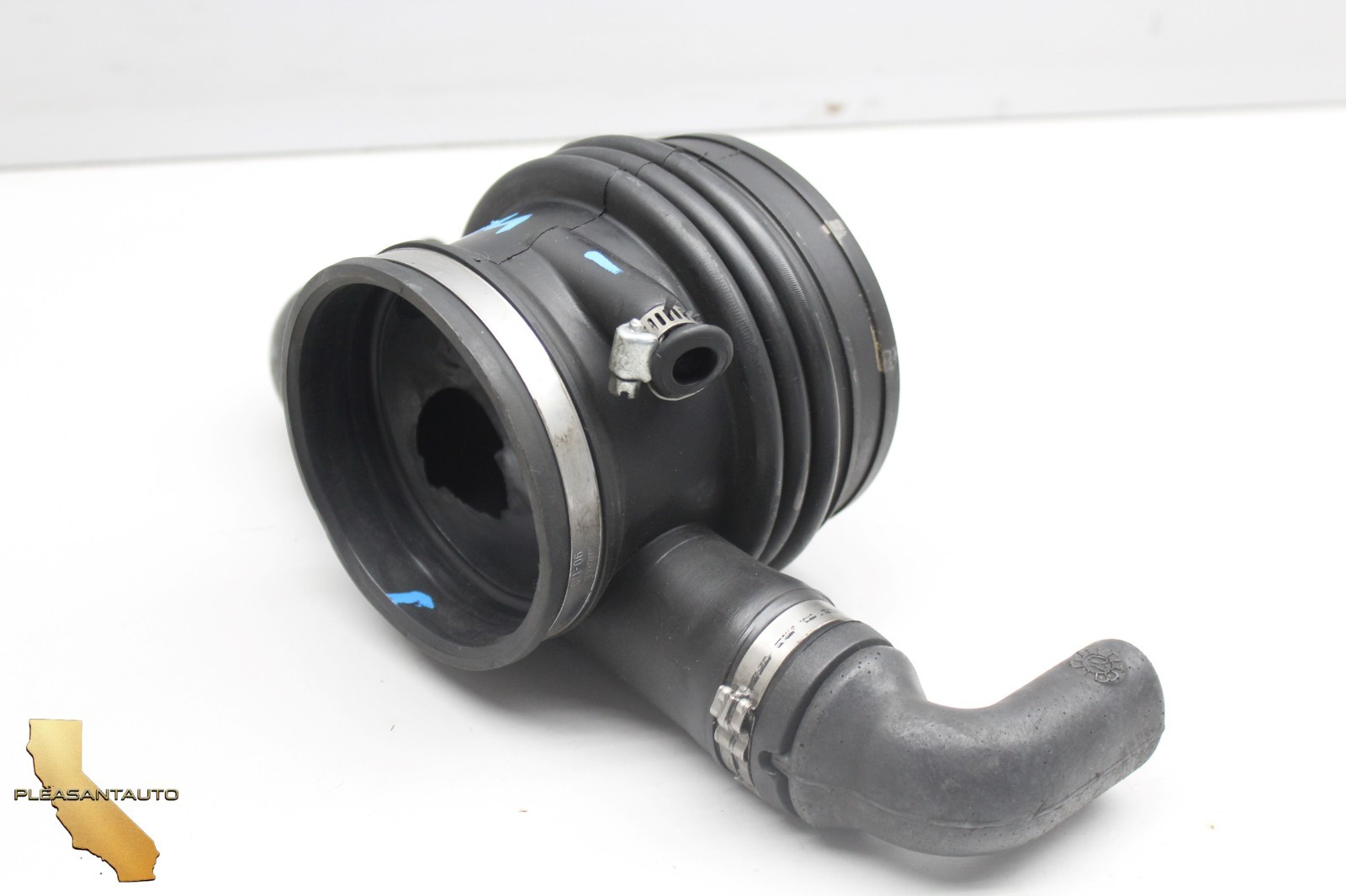 04-13 Maserati GranTuriso GranCabrio M145 Air Intake Duct Pipe Hose 215889 OEM